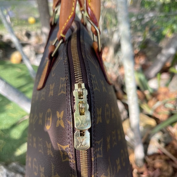 Louis Vuitton Brown Monogram Handbag - Picture 3 of 12